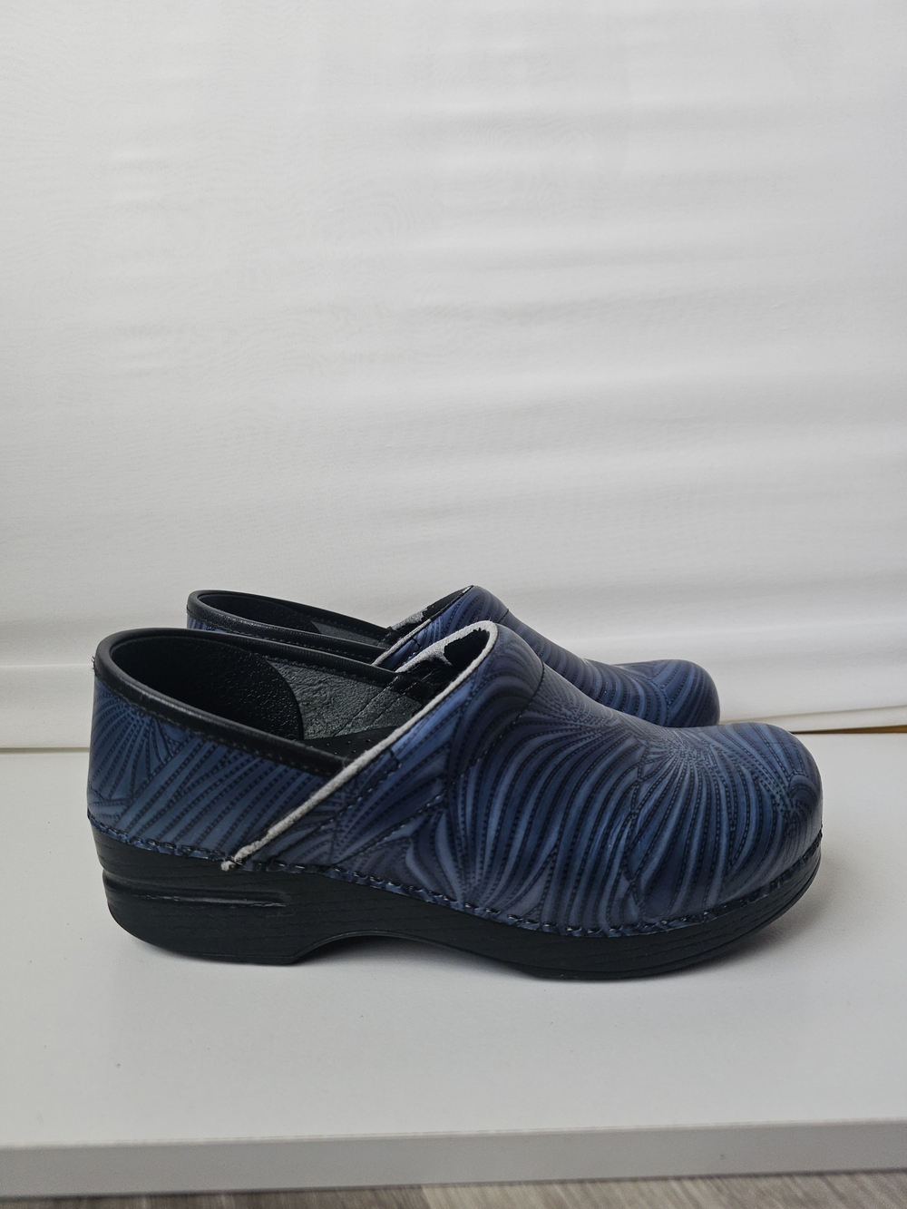 Dansko Professional Blue Swirl Textured Leather Clogs - Size EU 39 (US 8.5-9)